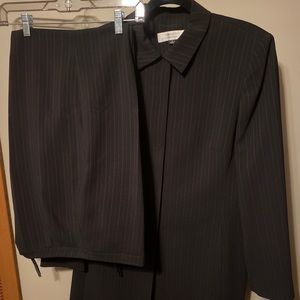 Tabard Arthur S Levin pant suit 14